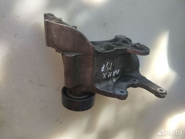 Кронштейн крепления насос гур Митсубиси ланцер 10