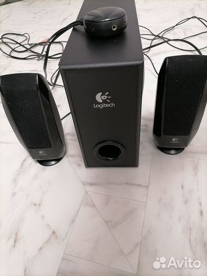 Logitech s-220,2 колонки,сабвуфер, проводной пульт