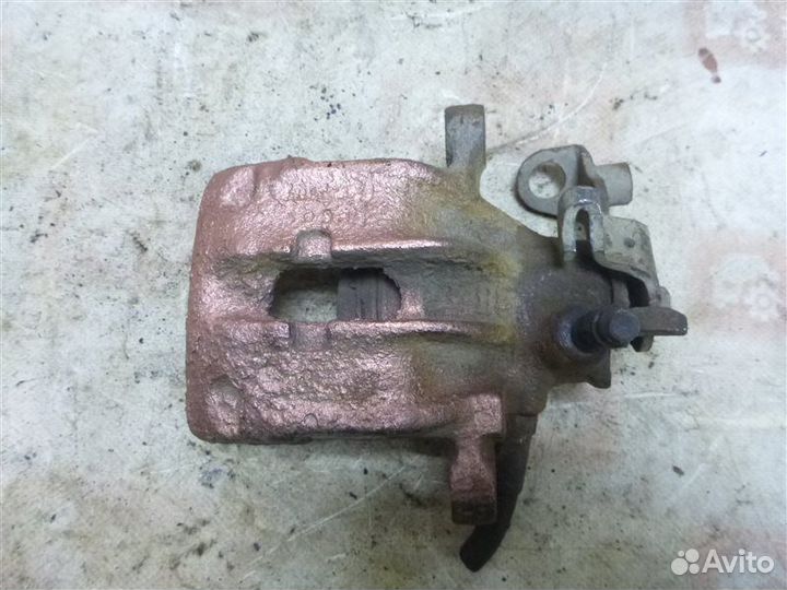 Суппорт задний правый Volkswagen Passat B4 2E 1995