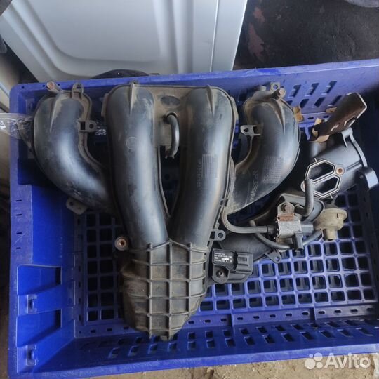 Воздушный коллектор Mazda Ford двухлитровый мотор