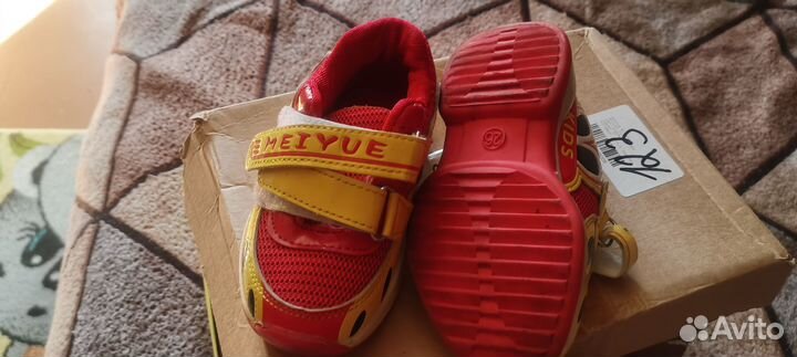 Кроссовки для девочки