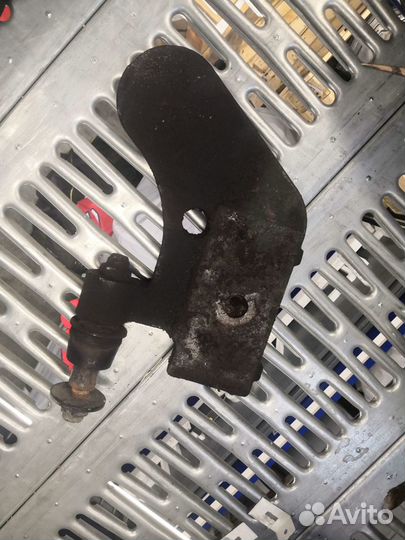 Кронштейн камаз5490 амортизатора передний пр./лев