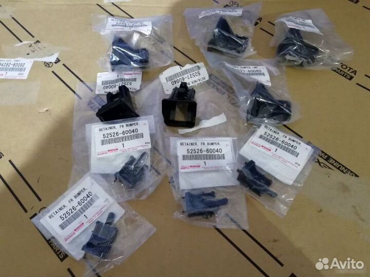 Клипса решетки радиатора Lexus Lx