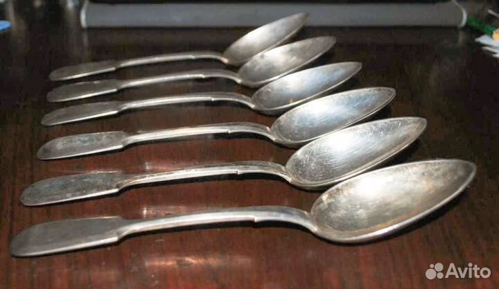 Червонные столовые приборы