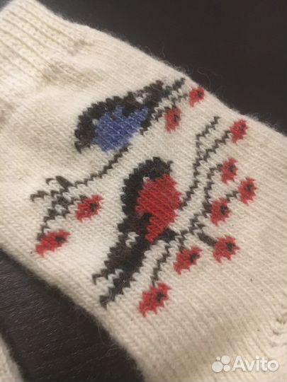 Носки шерстяные и меховые варежки