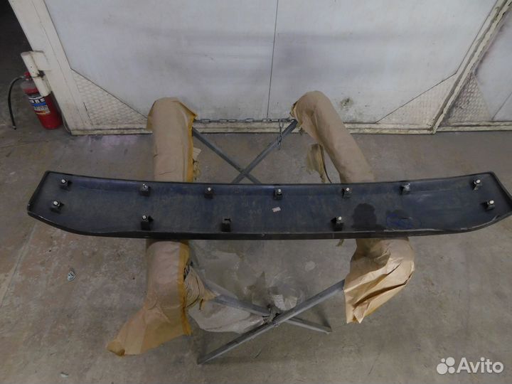 Накладка крышки багажника Mitsubishi Pajero Sport