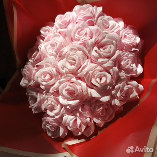 Розы из атласных лент