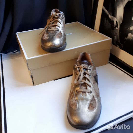 Кроссовки женские р.38