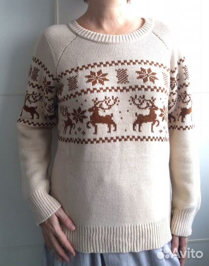 Теплый уютный бежевый свитер с оленями Benetton