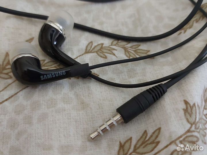 Проводные наушники samsung