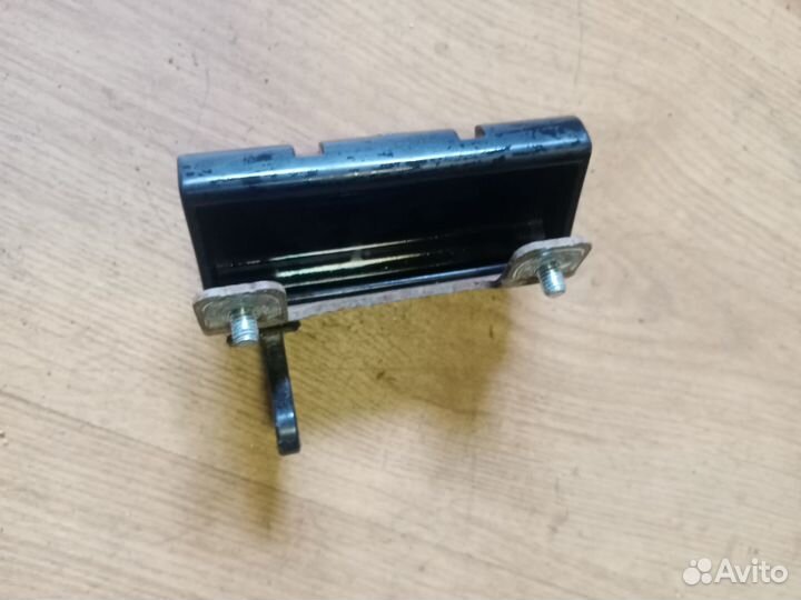 Ручка крышки багажника Мицубиси Аутлендер 1