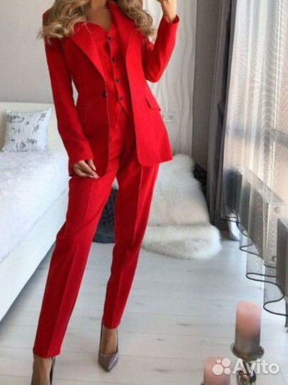 Новый брючный костюм тройка с жилетом 42 44