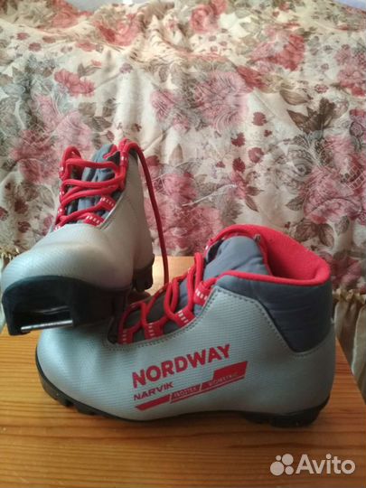 Лыжные ботинки 32