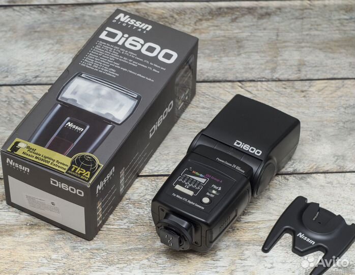 Внешняя вспышка Nissin DI600 для Nikon