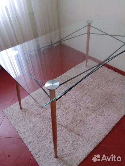 Стол стеклянный