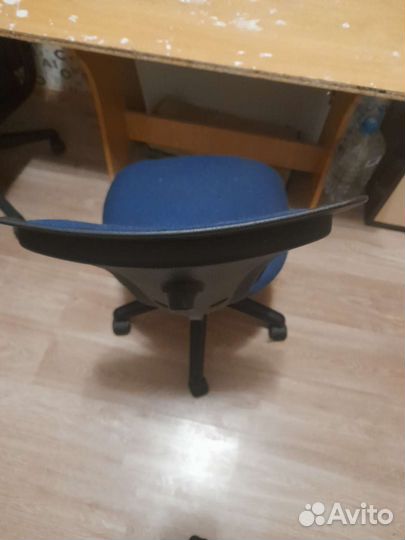 Стул кресло офисный на колесах
