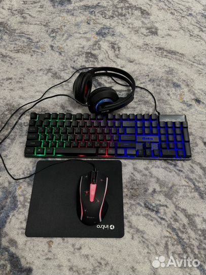 Клавиатура с мышкой, наушники