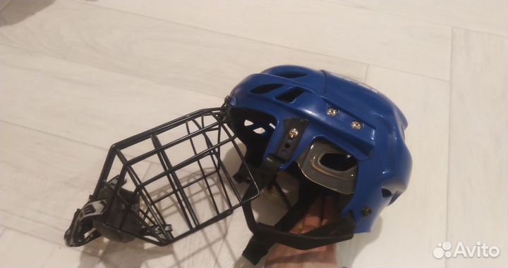 Хоккейный шлем