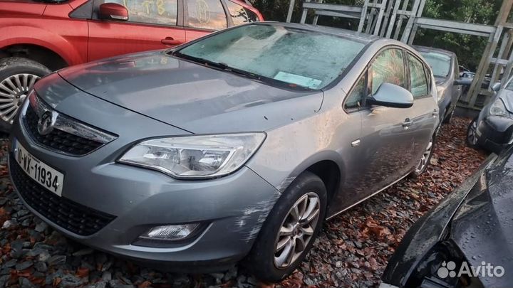 Бампер передний opel astra J 2010