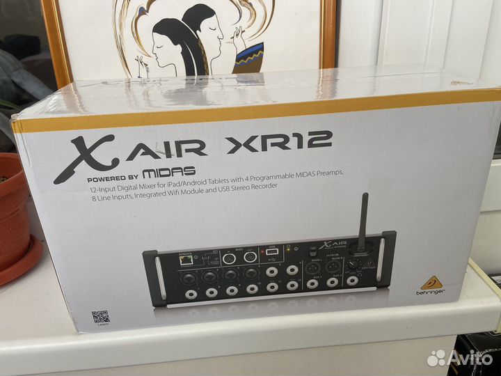 Behringer XR12 цифровой микшер