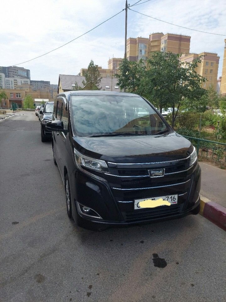 Toyota Noah: фото владельца