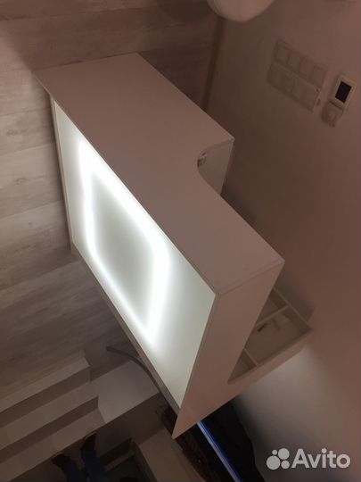 Стойка ресепшн - Хай Тек. Размеры 140-105-110 см