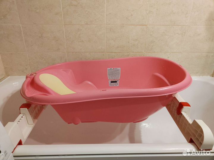 Детская ванночка для купания на подставке