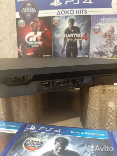 Sony PS4 + 2 геймпада + бесплатно 700 игр
