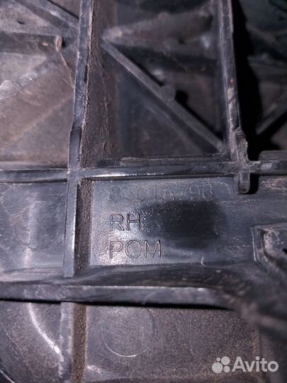 Кронштейн правой фары Ситроен С-Crosser