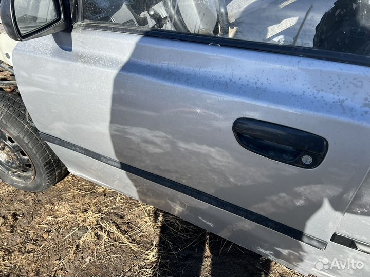 Передняя левая дверь на hyundai Accent