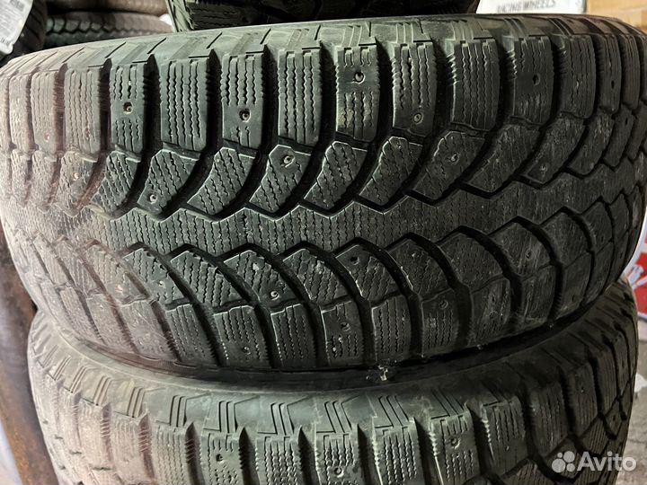 Bridgestone Blizzak Spike-01 235/60 R17 106T