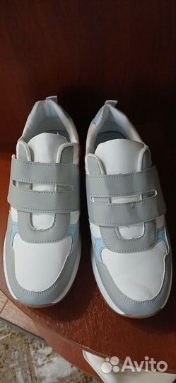 Кроссовки женские новые