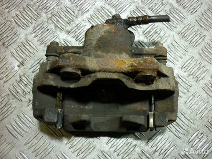 Суппорт передний правый VAG