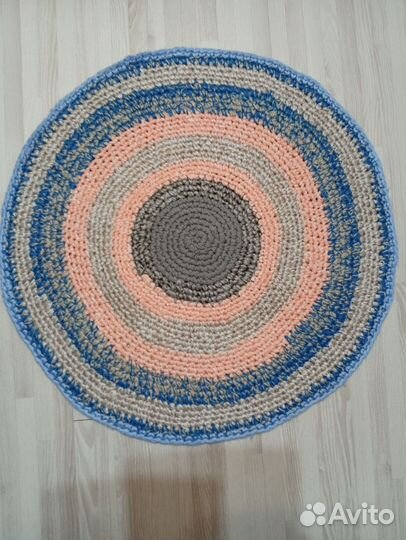 Коврик вязаный круглый
