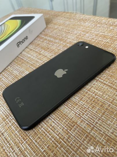 Телефон iPhone se 2020