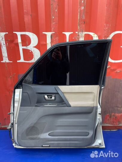 Дверь передняя правая Mitsubishi Pajero/Montero