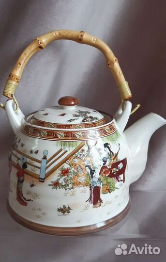 Фарфоровый чайник