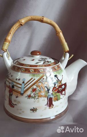 Фарфоровый чайник