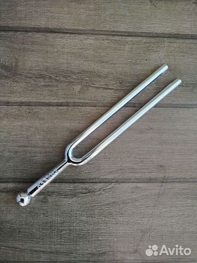 Камертон гитарный