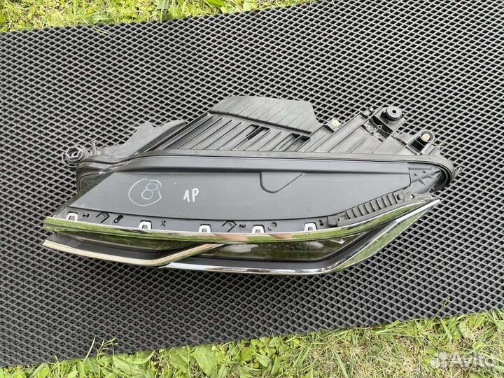 Volkswagen Touareg 3 фара левая матричная matrix