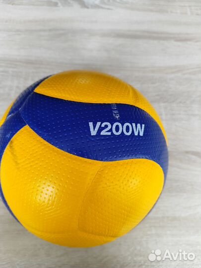 Волейбольный мяч mikasa v200w