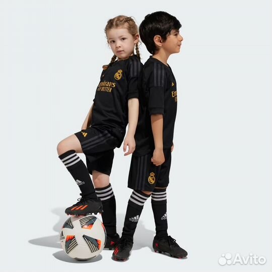 Чёрная детская футбольная форма Реал Мадрид