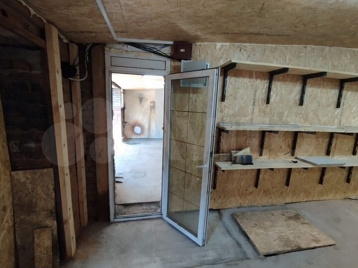 Гараж, > 30 м²