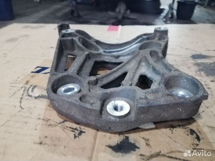 Кронштейн компрессора кондиционера Captiva Z22D1