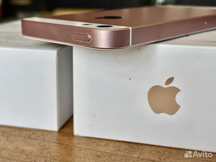 iPhone SE, 32 ГБ