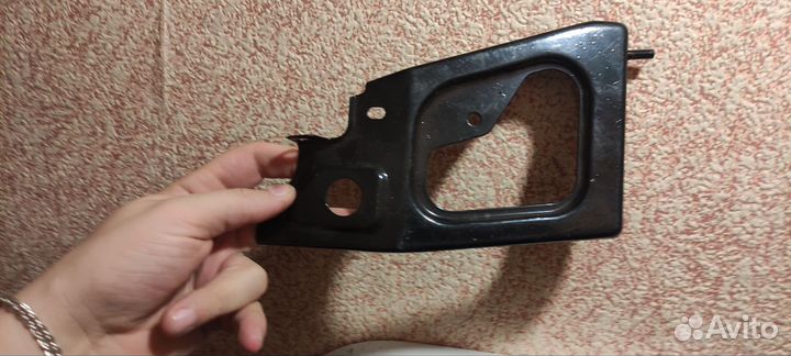 Кронштейн правой фары 2113-2115