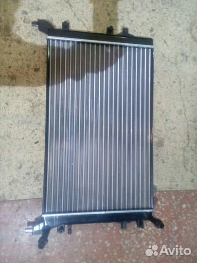 Радиатор Шкода Октавия 2004-13 г.в