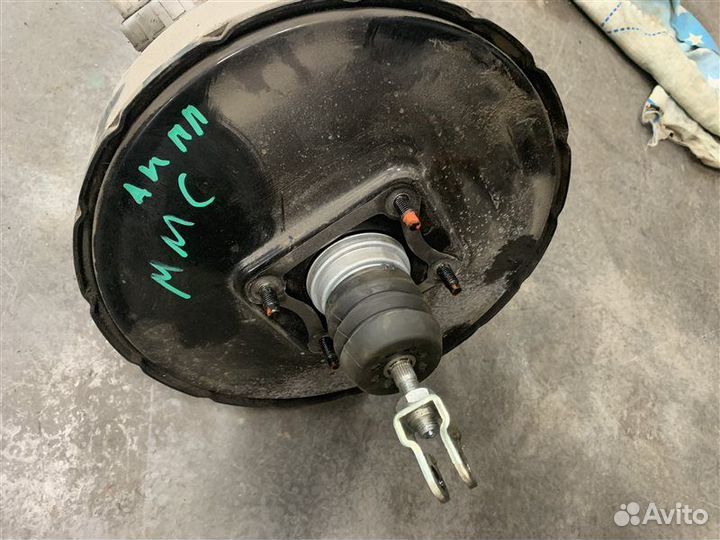 Усилитель тормозов вакуумный Mitsubishi Pajero