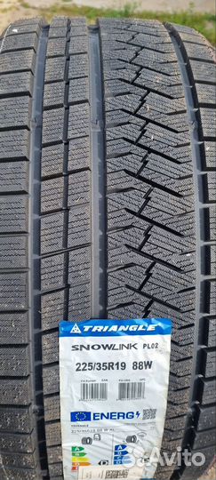 Triangle PL02 225/35 R19 88W