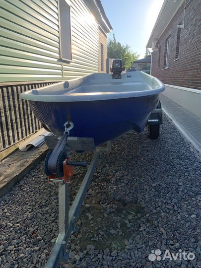 Лодка с мотром 9,8